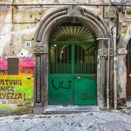 Apartment Murales Street On Spanish Quarter Naples